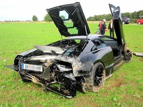 Zdemolované Lamborghini odfotil na