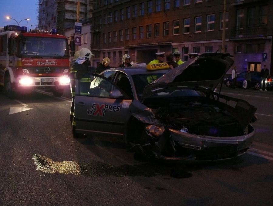 Vozidlo taxislužby zastavila až