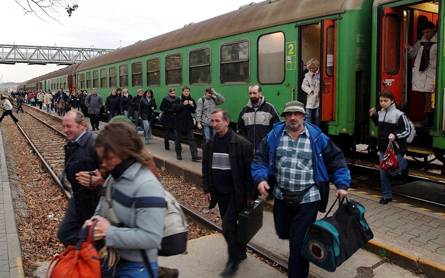 Cez sviatky vypravia železnice