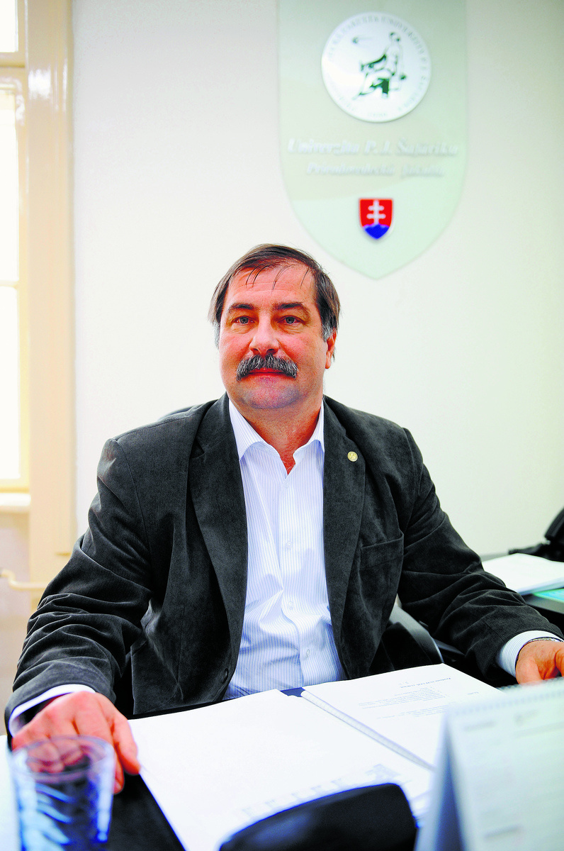 Profesor Pavol Sovák je