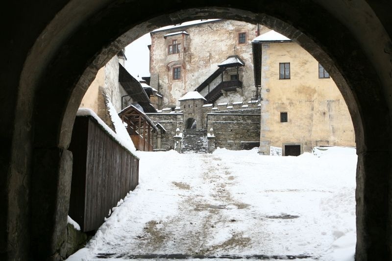 Hrad nad obcou Oravský