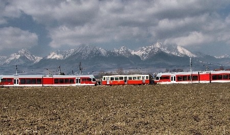 Po železnici sa presúvala