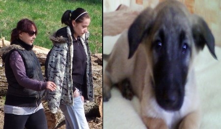 Monika (vpredu) chcela podľa kamarátky čistokrvné šťeňa a preto sa Arona potrebovala zbaviť. Hroznú popravu mala vykonať so Simonou.