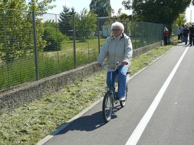 Novýc cyklistický chodník medzi