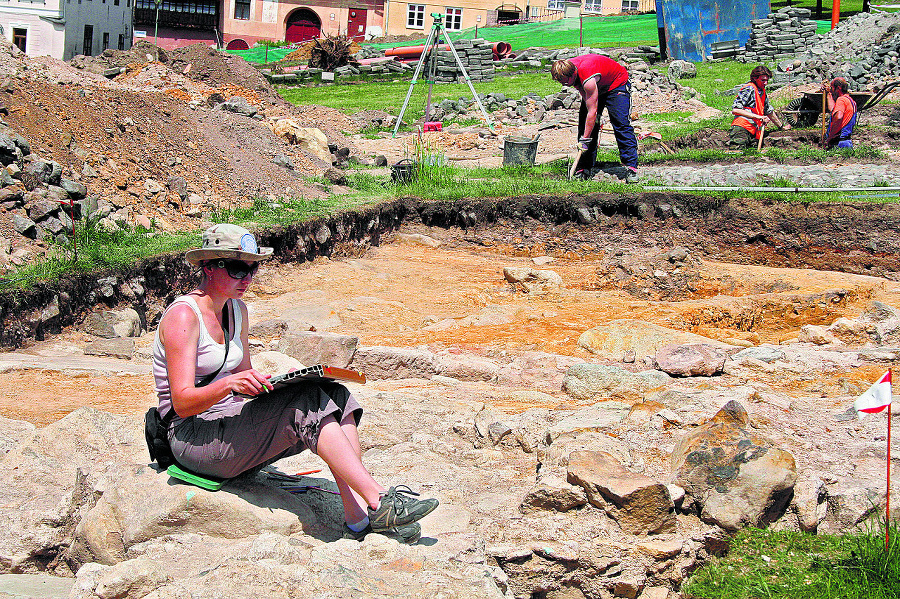 Archeológovia odhaľujú časti kostola,