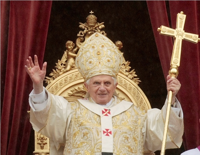 Pápež Benedikt XVI. pri