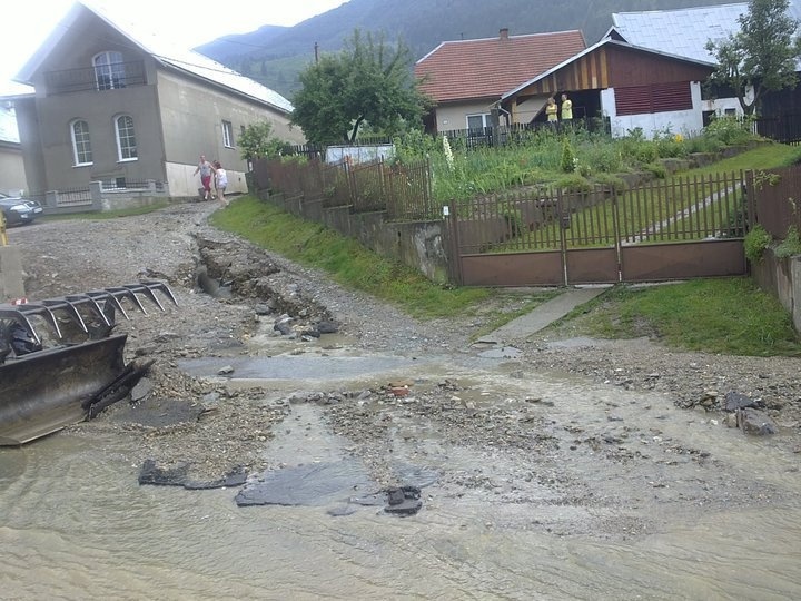 Následky ničivých záplav v