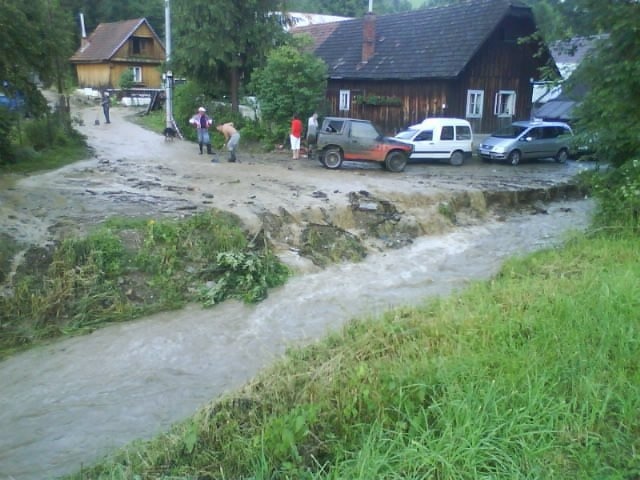 Následky ničivých záplav v