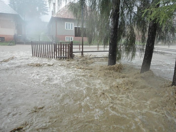 Následky ničivých záplav v