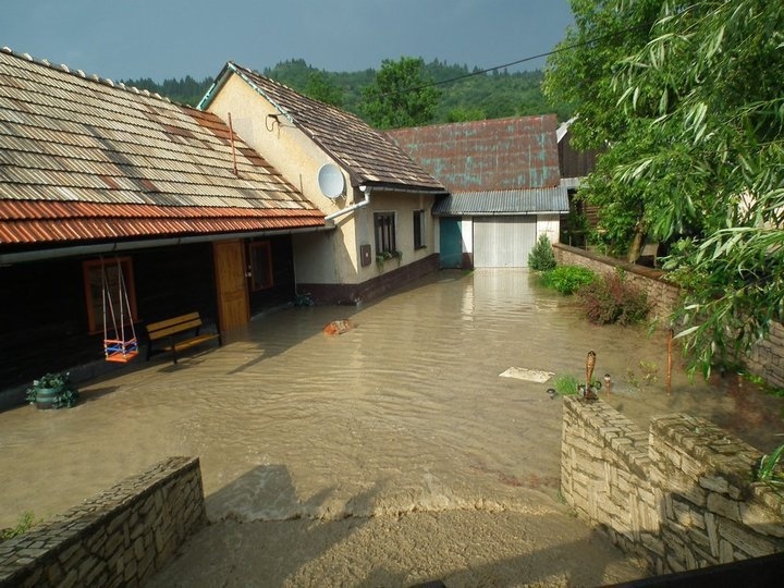 Následky ničivých záplav v