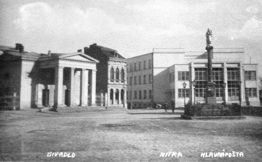 1950: Vedľa budovy pošty