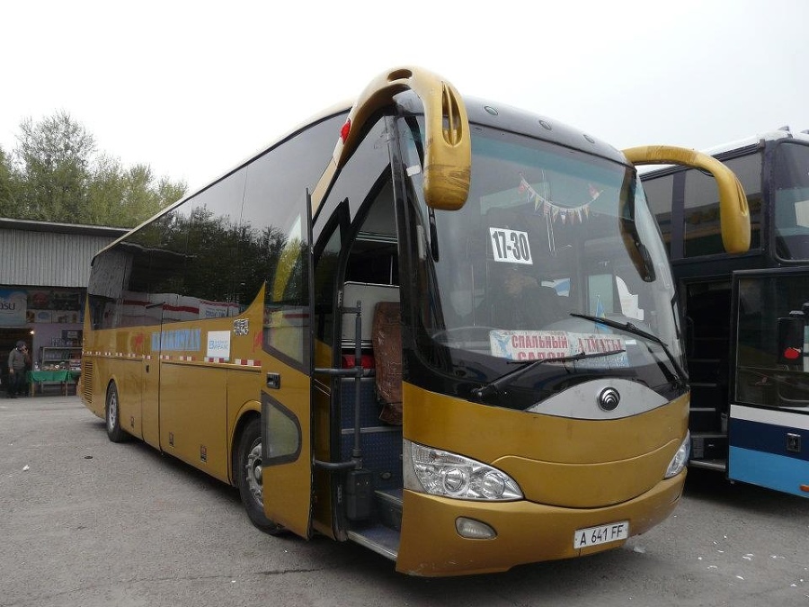 Interiér spacieho autobusu ostro