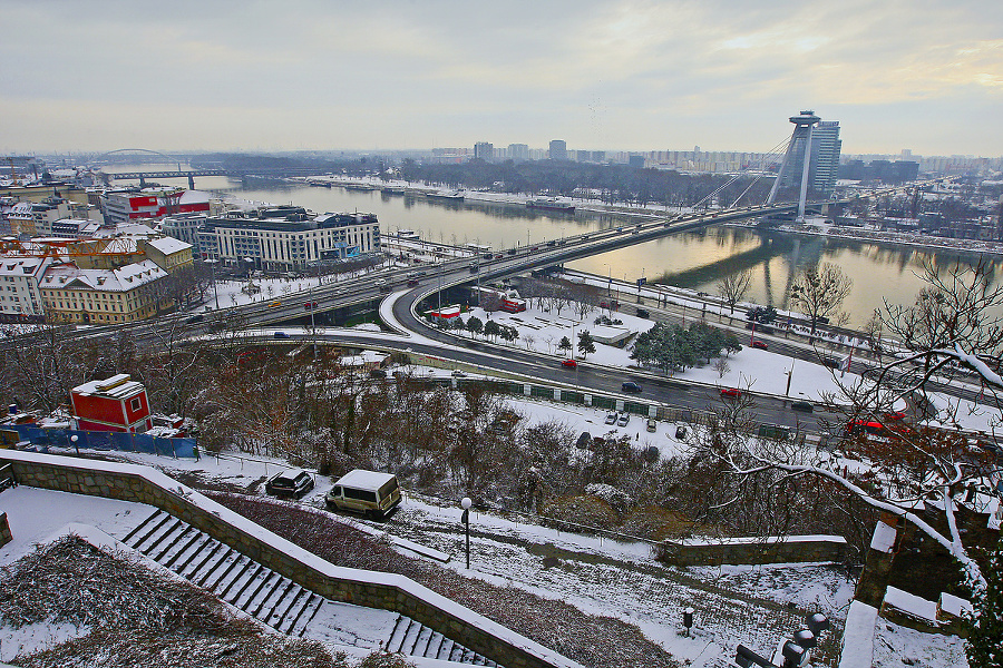 Bratislava sa včera zobudila