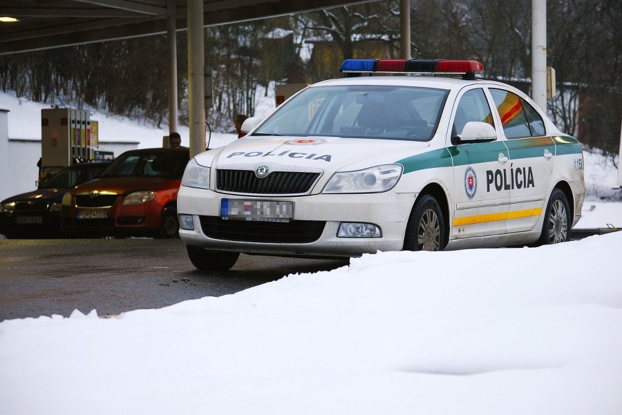 Policajné auto, ktoré fotograf