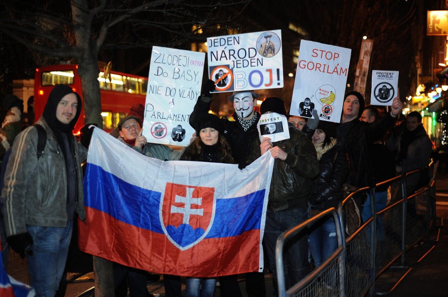 Slováci protestujúci v Londýne.