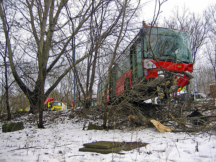 HAVAROVANÝ AUTOBUS: Po náraze