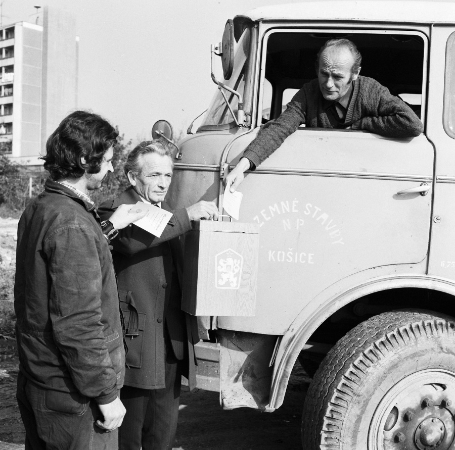 1976: Pracovníci Pozemných stavieb