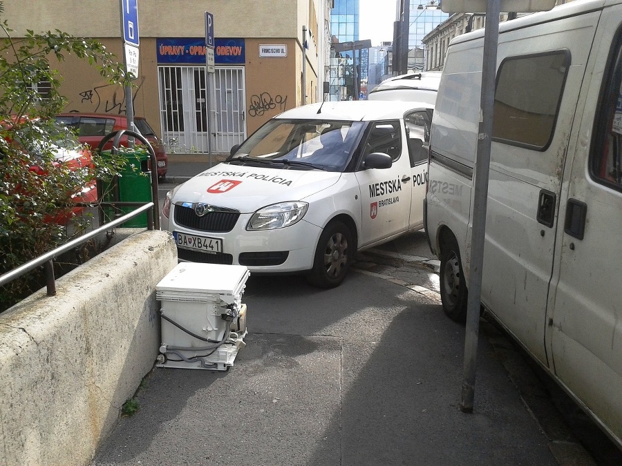 Mestskí policajti svoje parkovanie