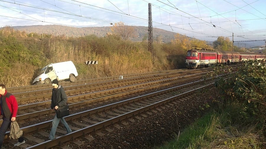 V dôsledku nehody meškali