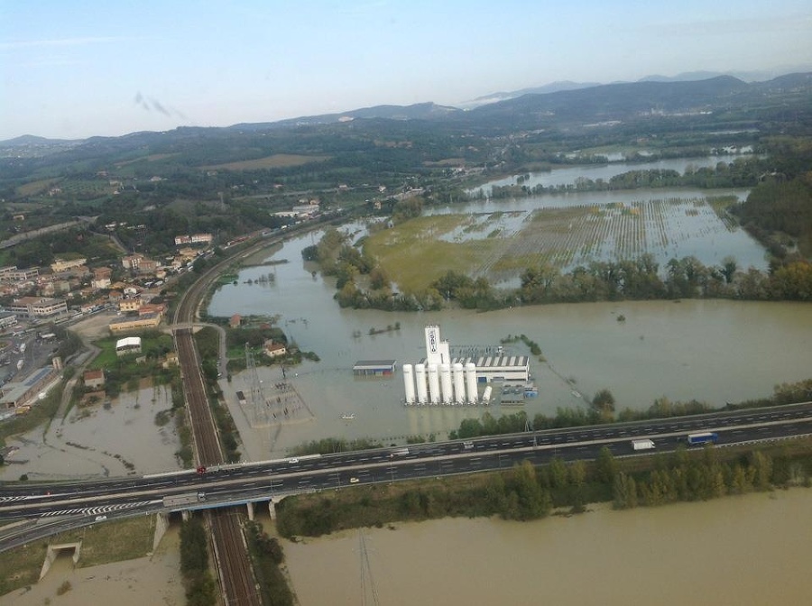 Rozvodnená rieka Tiber zaliala