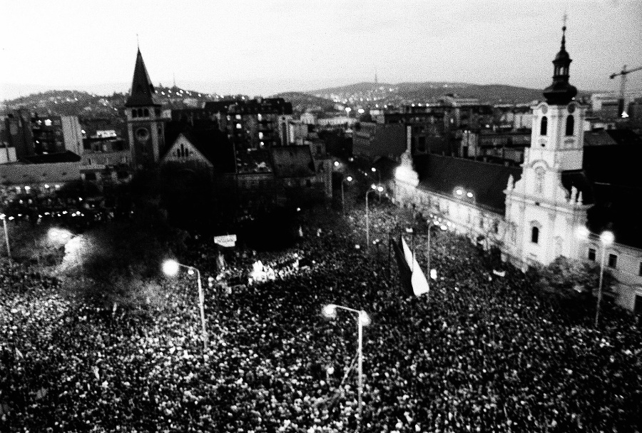 Manifestácia desaťtisícov Bratislavčanov na