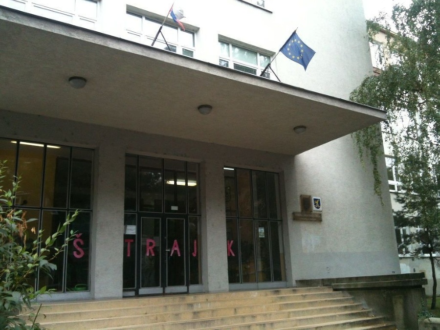 Na Strednej zdravotníckej škole na Záhradníckej ulici v Bratislave sa neučí.