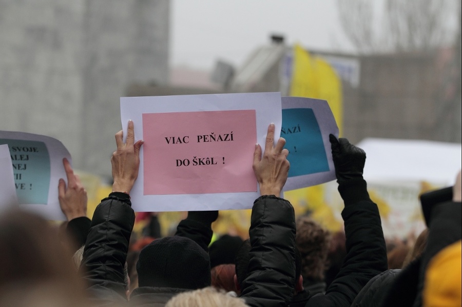 Viac peňazí do škôl, tak znelo motto štrajku. 