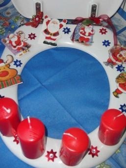 Aj záchodová doska môže mať adventné využitie.