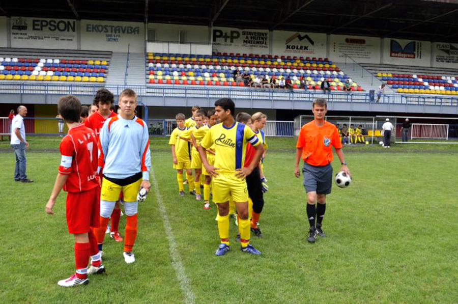 Nekompromisný arbiter počas futbalového