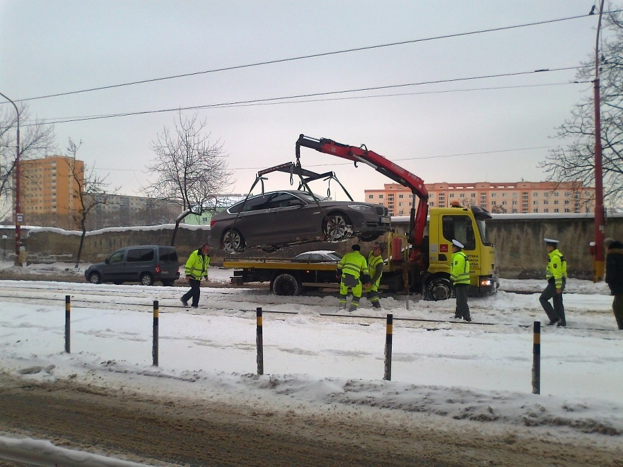 Po polhodinovom zásahu auto