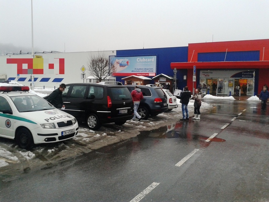 Policajné auto na mieste