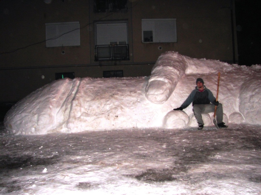 Autor gigantického snehového penisu
