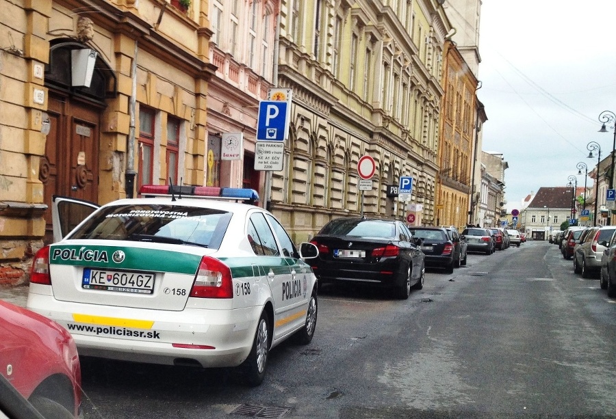 Tabuľa jasne upozorňuje na