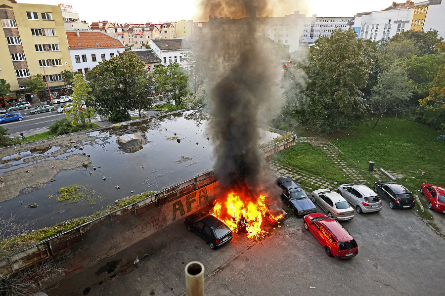 Auto vybuchlo priamo pod