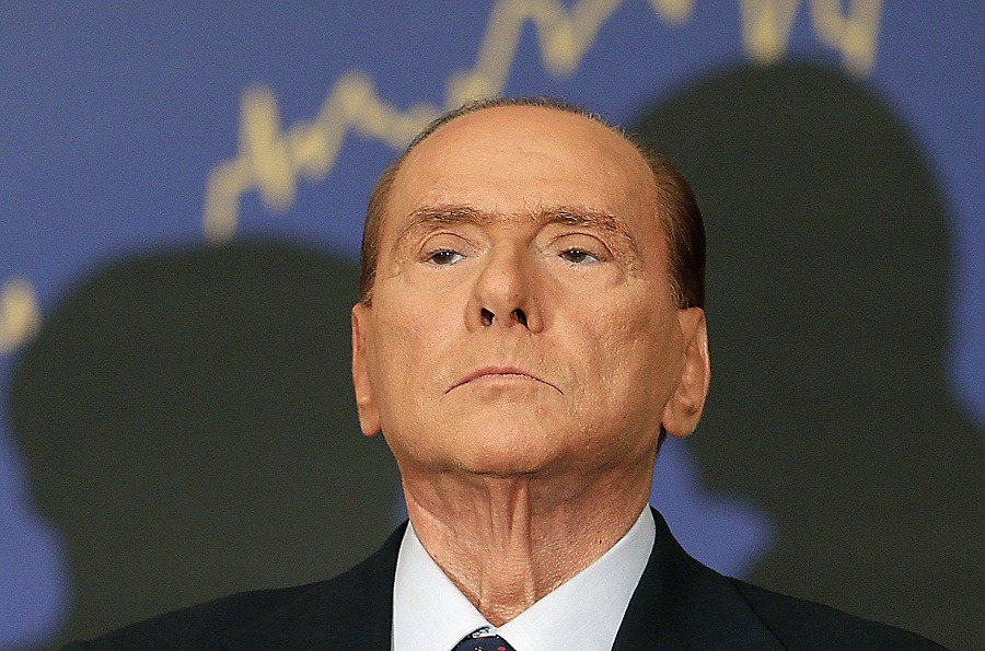 Berlusconiho kamarátov poslali do