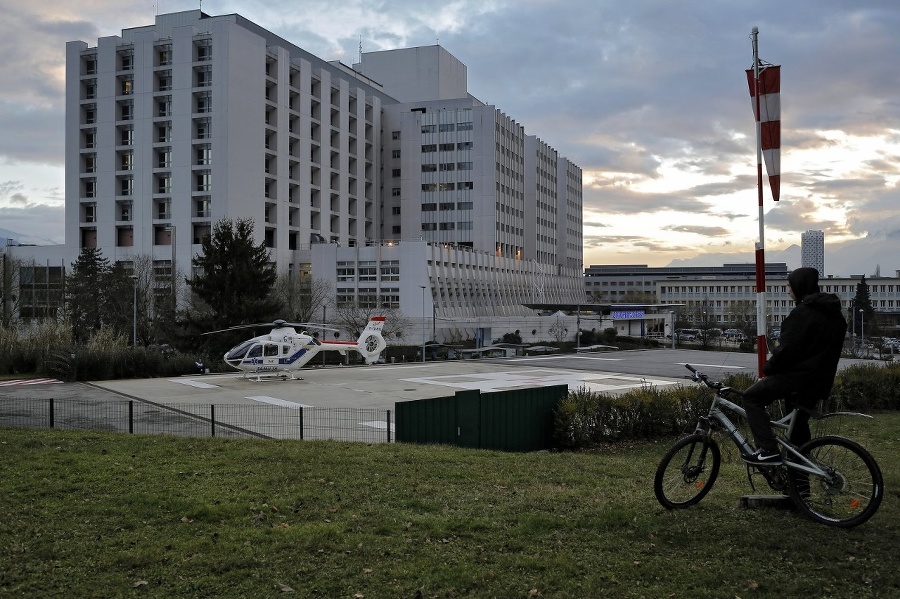 Nemocnica Grenoble. Tu ošetrujú