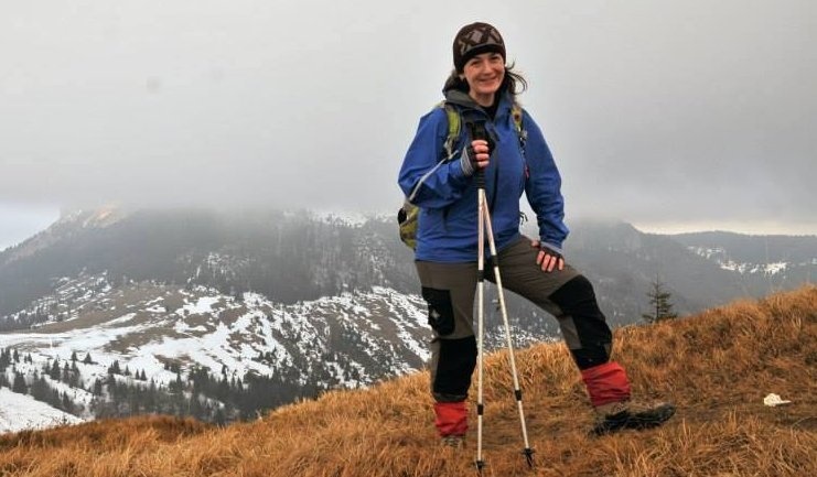 Lenka obľubuje turistiku, podľa