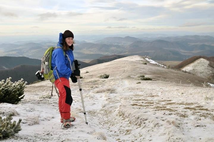 Lenka obľubuje turistiku, podľa