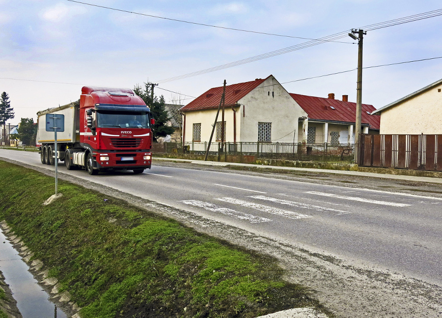 Priechod neďaleko centra obce