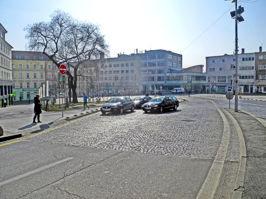 Auto policajti odtiahli až