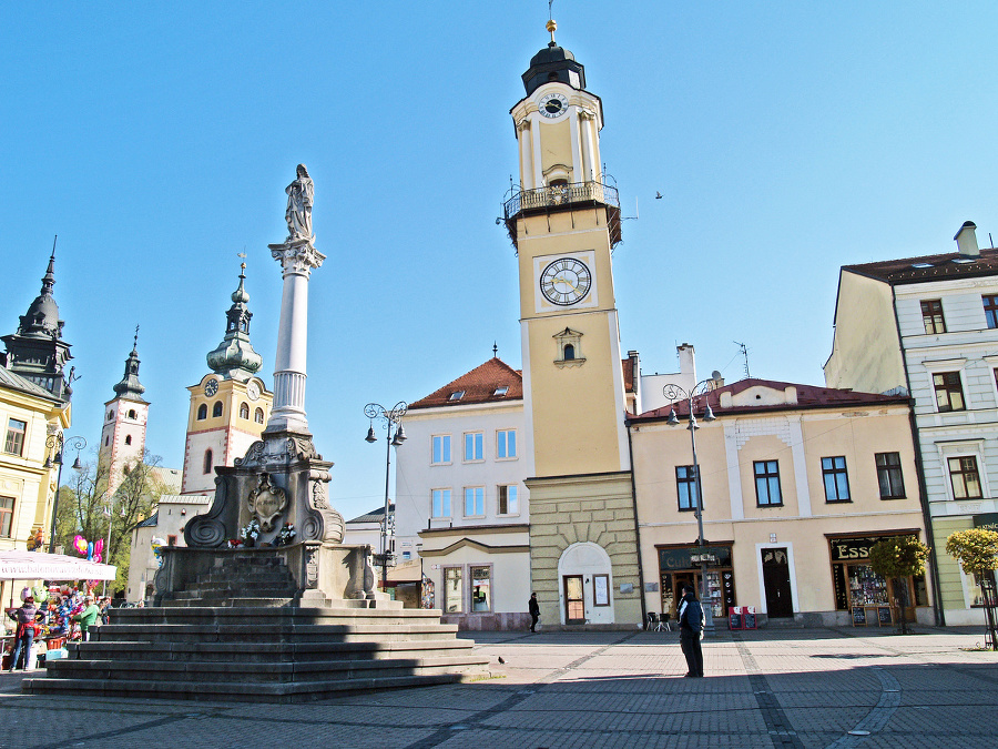 Naklonená hodinová veža. 