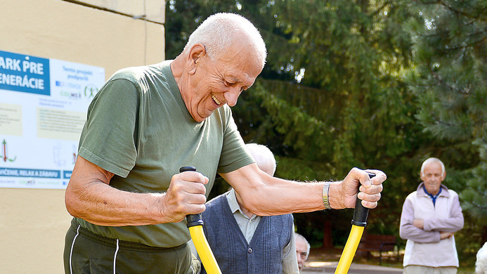 Seniori si nový fitpark