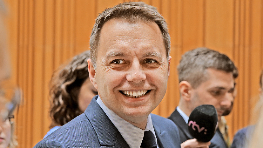 Minister financíí Peter Kažimír