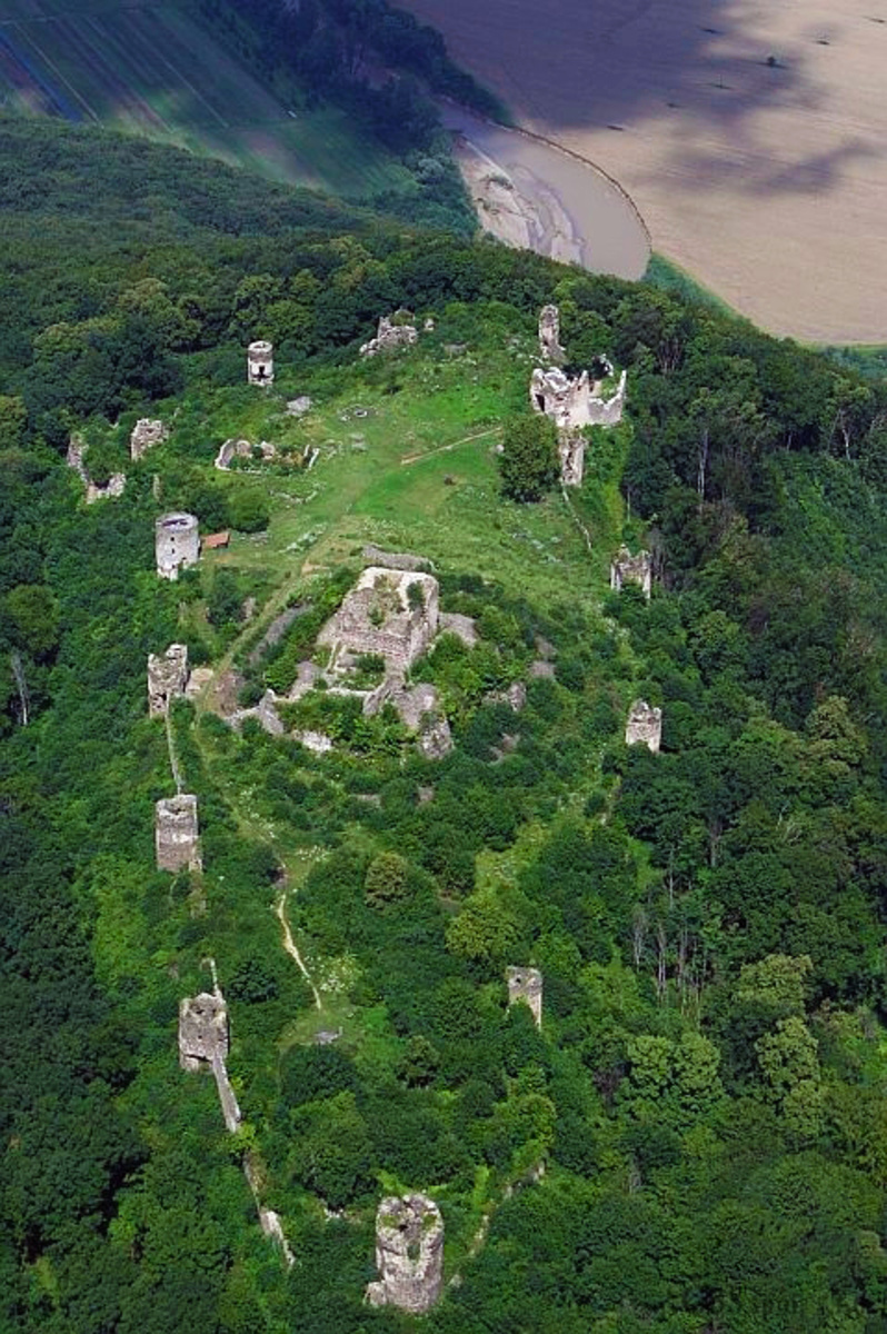 2. Šarišský hrad.