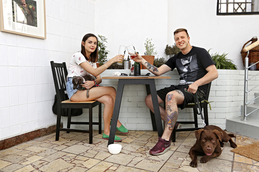 Študenti Laura (20) a Jakub (24) z Martina prišli do Pastvy na pivo. Reštaurácia sa im páči.