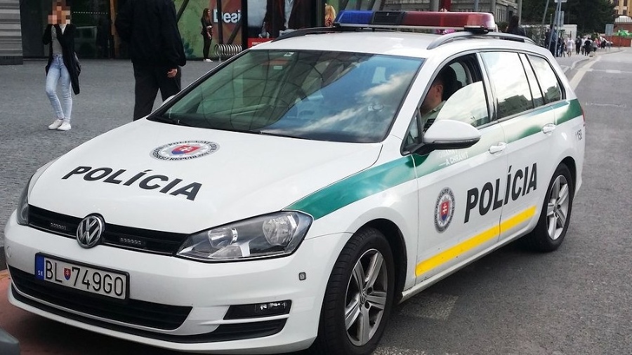 Policajti boli pôvodne privolaní