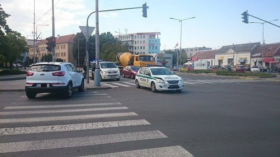 Policajné auto sa zrazilo