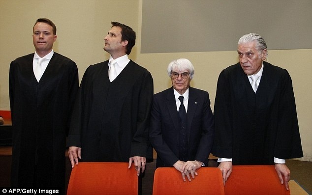 Ecclestone sa v spojitosti