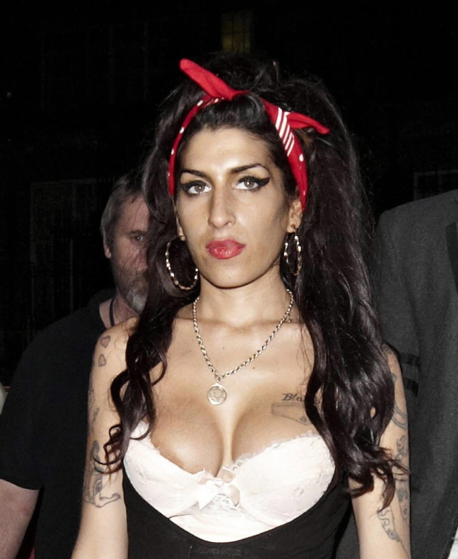 Amy Winehouse (†27)