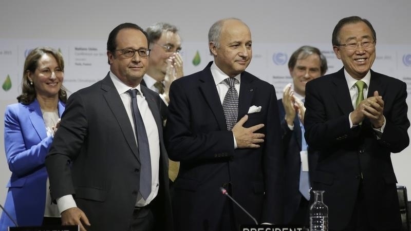 Laurent Fabius s rukou